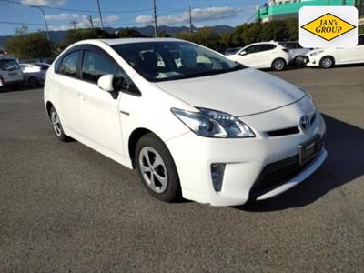 2015 Toyota Prius - Thumbnail