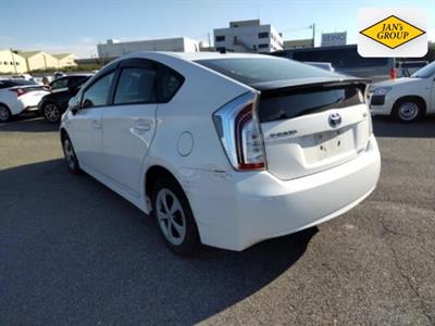 2015 Toyota Prius - Thumbnail