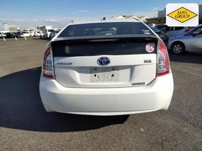 2015 Toyota Prius - Thumbnail