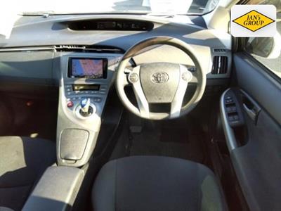 2015 Toyota Prius - Thumbnail