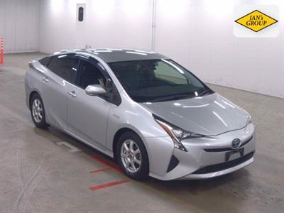 2016 Toyota Prius - Thumbnail