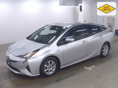 2016 Toyota Prius - Thumbnail