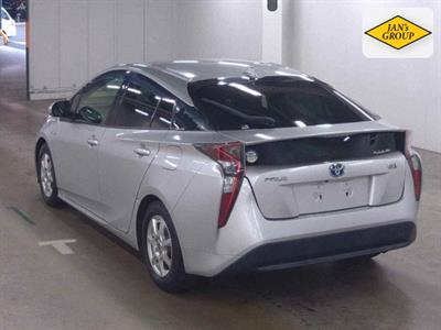 2016 Toyota Prius - Thumbnail