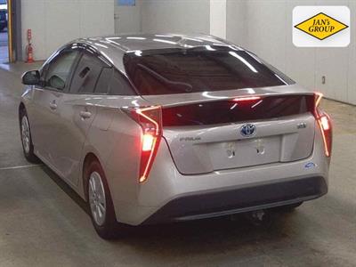 2016 Toyota Prius - Thumbnail